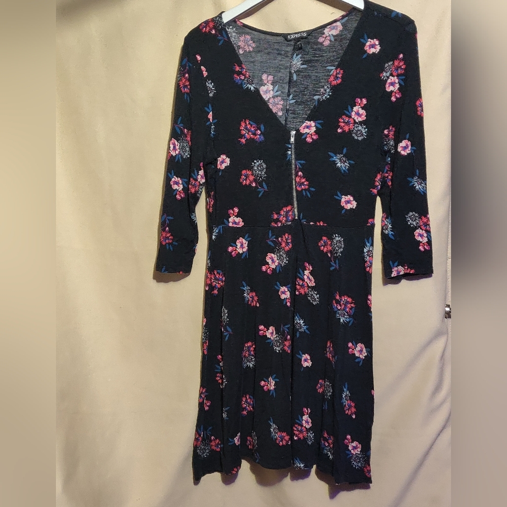 Floral Express Dress - Picture 2 of 7